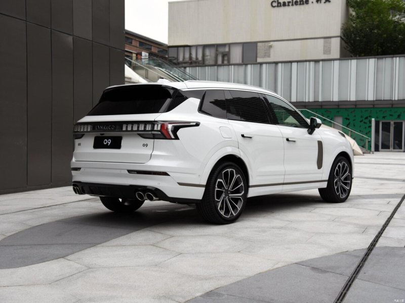 Geely Lynk co 09