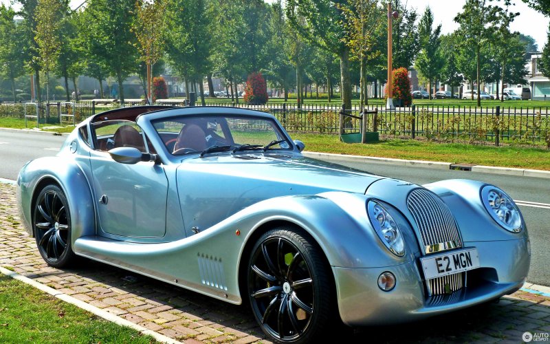 Машина Morgan Aero