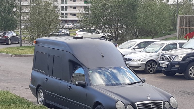 Мерседес 210 катафалк