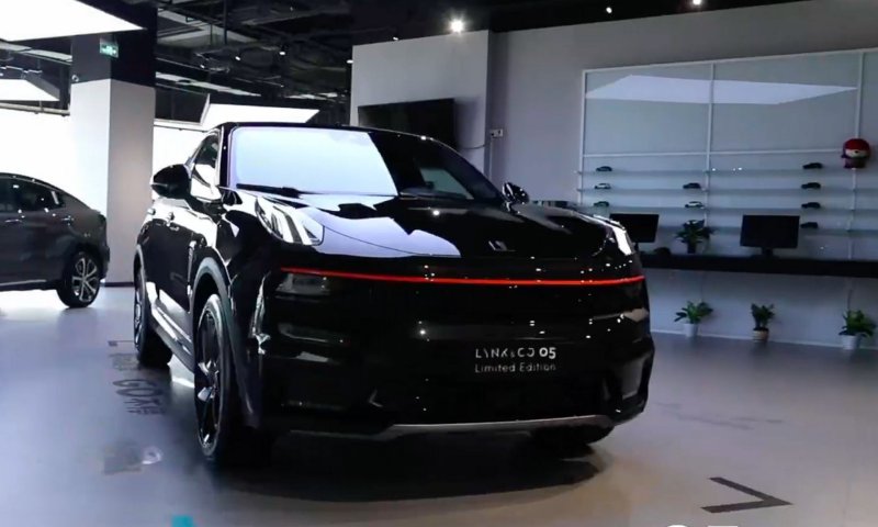 Кроссовер Lynk & co 09