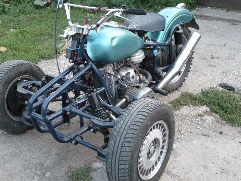 Трайк Урал с двигателем ВАЗ 2109