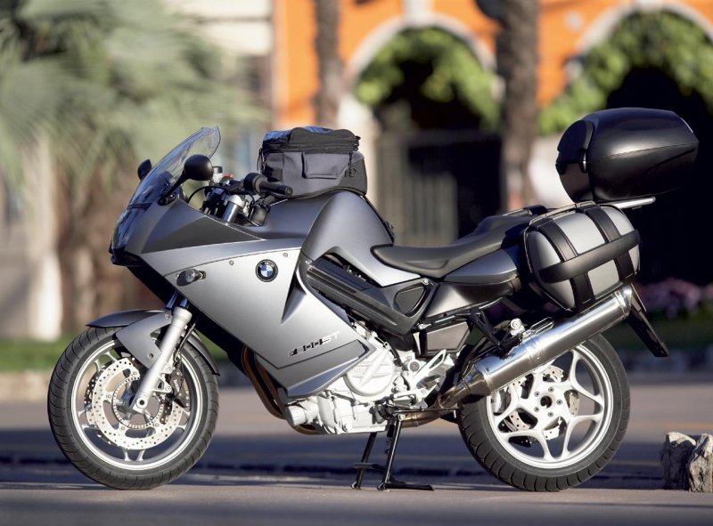 BMW 800 St