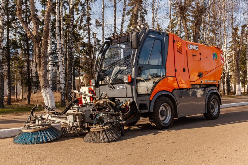 Коммунальная машина км-2000