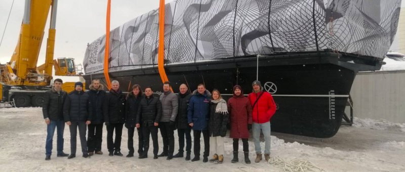 Спуск на воду электросудна в СПБ