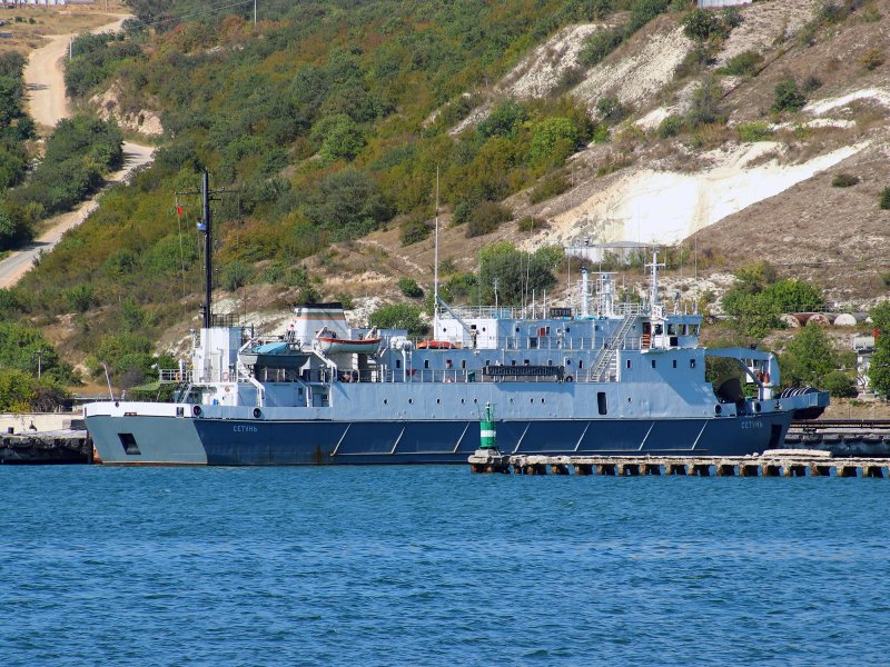 Корабль Сетунь в Севастополе