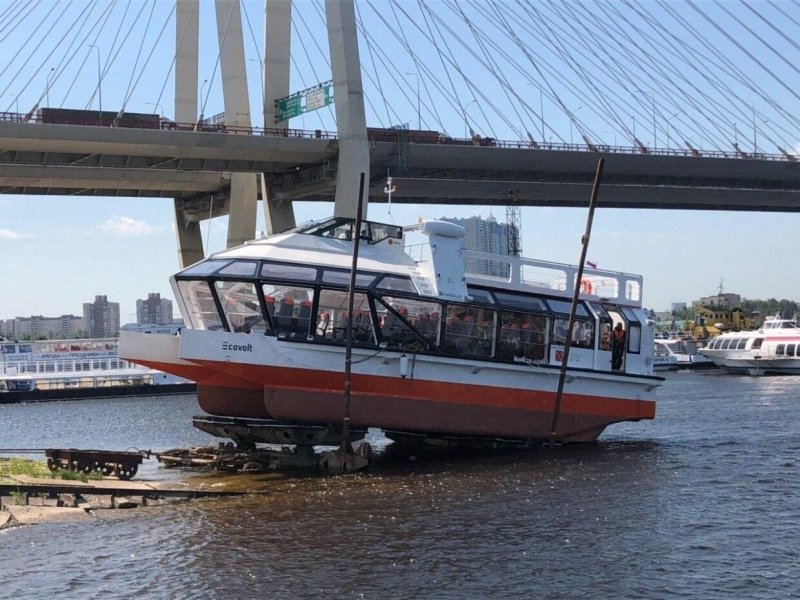 Электросудно Ecovolt