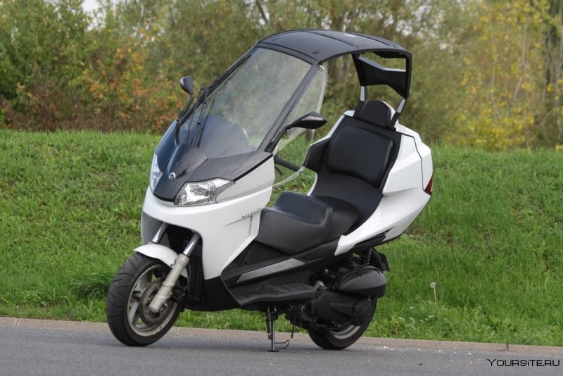 Трёхколёсный максискутер Piaggio 400