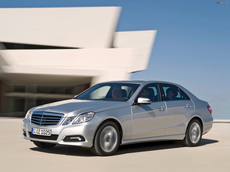 Машина Мерседес Mercedes-Benz e-class