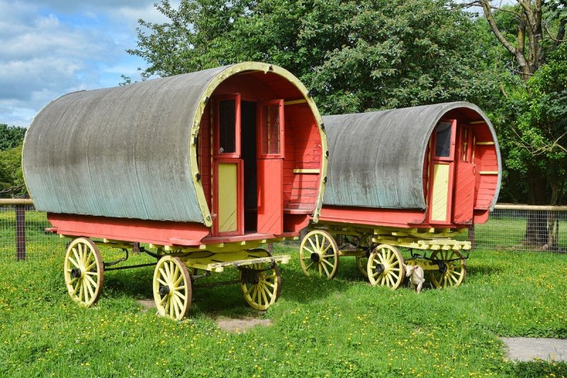 Irish travellers have mobile Homes pulled Now.