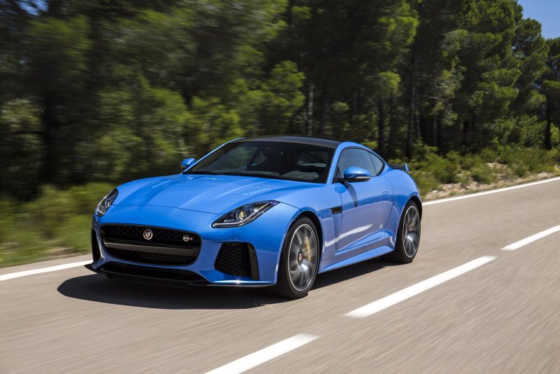 Спортивный Ягуар f Type SVR