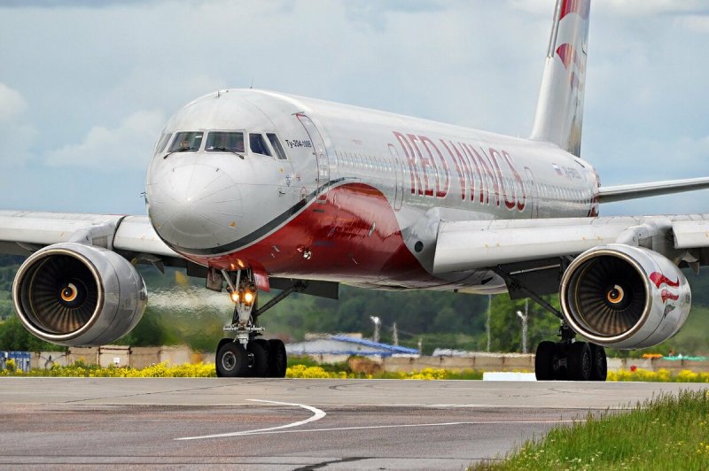 Red Wings ту-204см