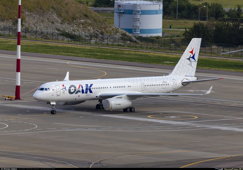 Ту-204 пассажирский самолёт