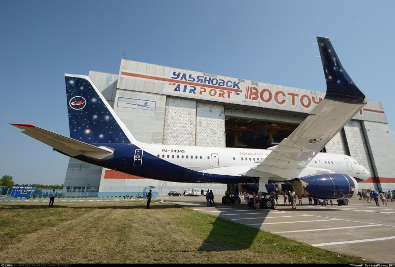 Самолет ту 204 300