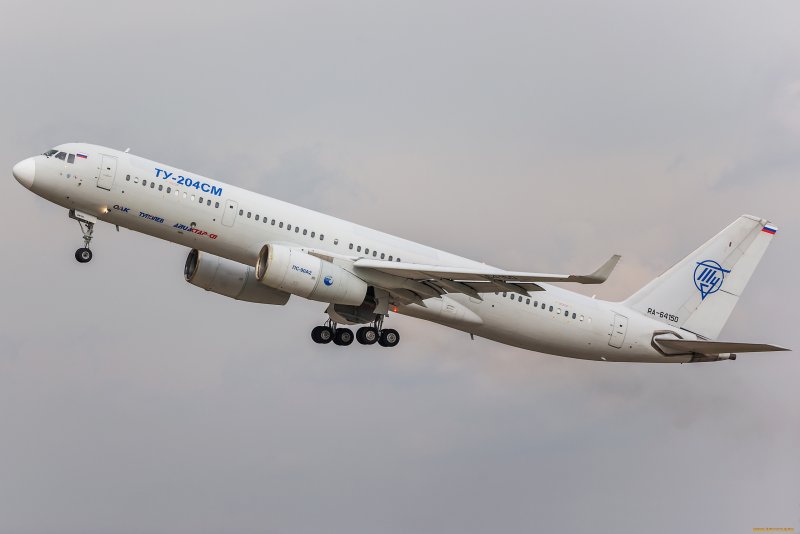 Ту-204см пассажирский самолёт