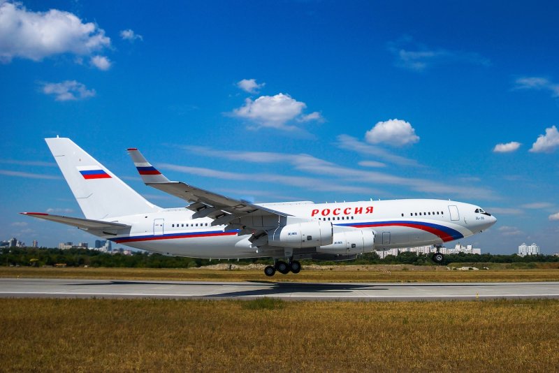 Самолет ил-96-400впу