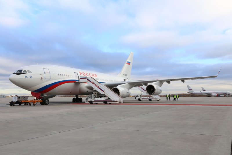 Самолёт ил 96 300