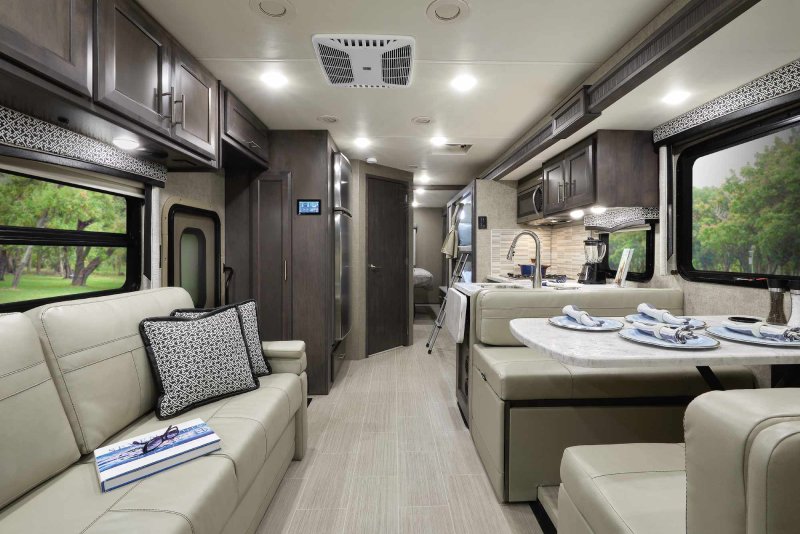 Thor Omni bb35 class c Diesel Motorhome on Ford f-550 Chassis