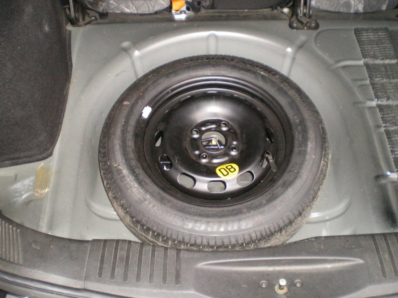 Kia Rio 3 Рестайлинг багажник запаска