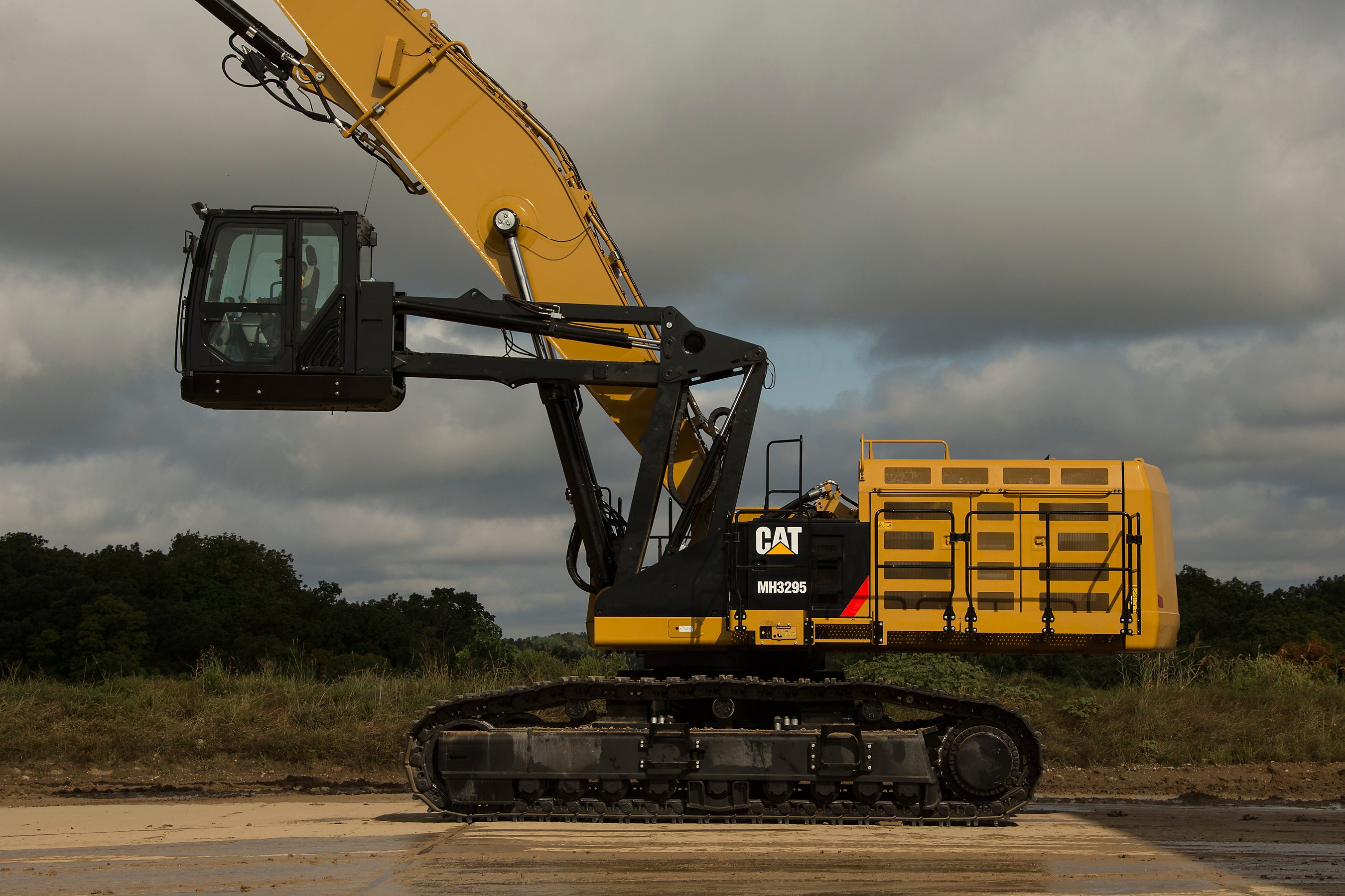 Гусеничный перегружатель. Катерпиллер экскаватор. Caterpillar 390f. Перегружателькательпилер. Экскаватор Катерпиллер 520.