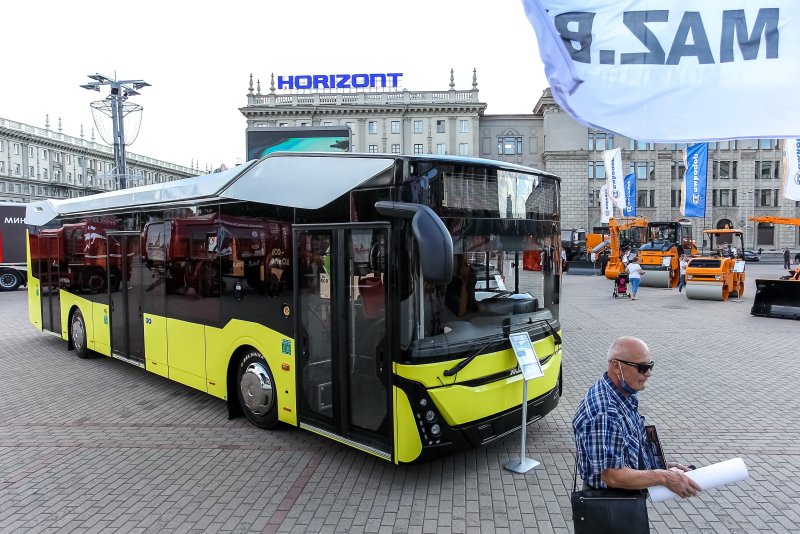 МАЗ 303266