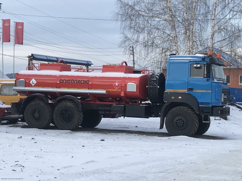 Урал бескапотный 6х6 топливозаправщик