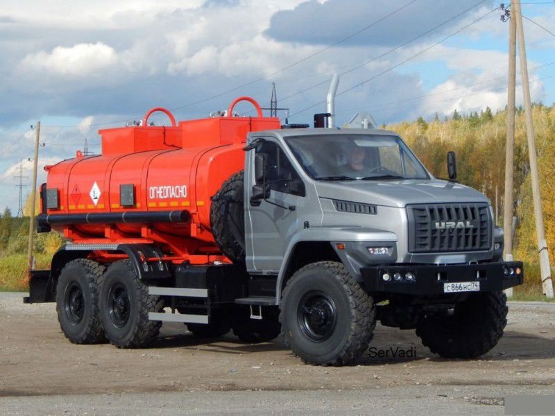 Топливозаправщик Урал АТЗ-12