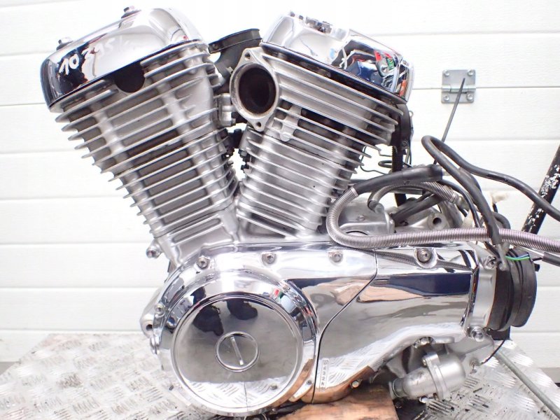 Suzuki Intruder vs 750