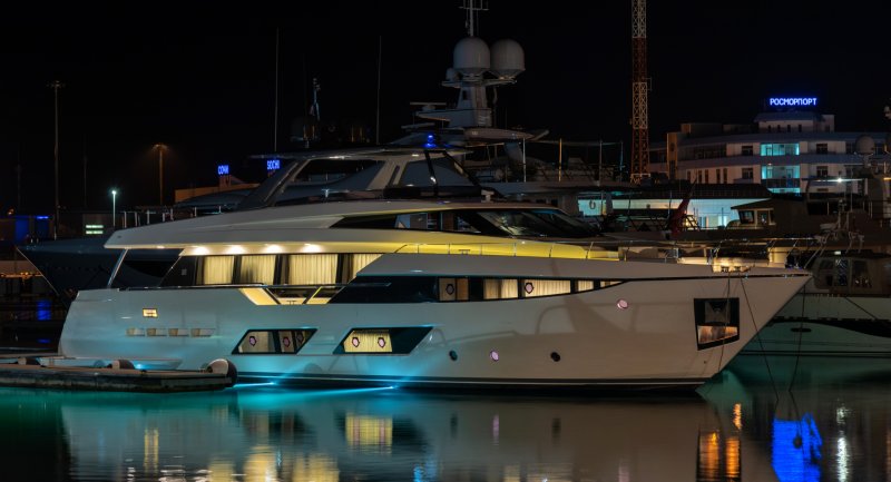 Ferretti 1000