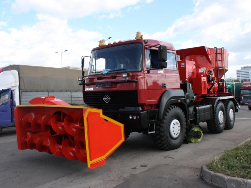 Урал 6370 КДМ