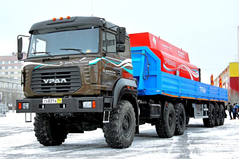 Седельный тягач Урал 63704