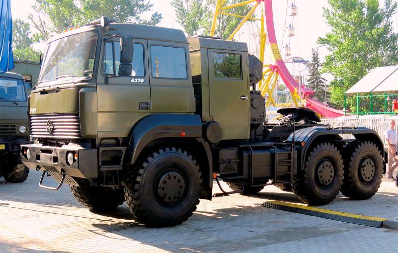 Урал седельный тягач военный