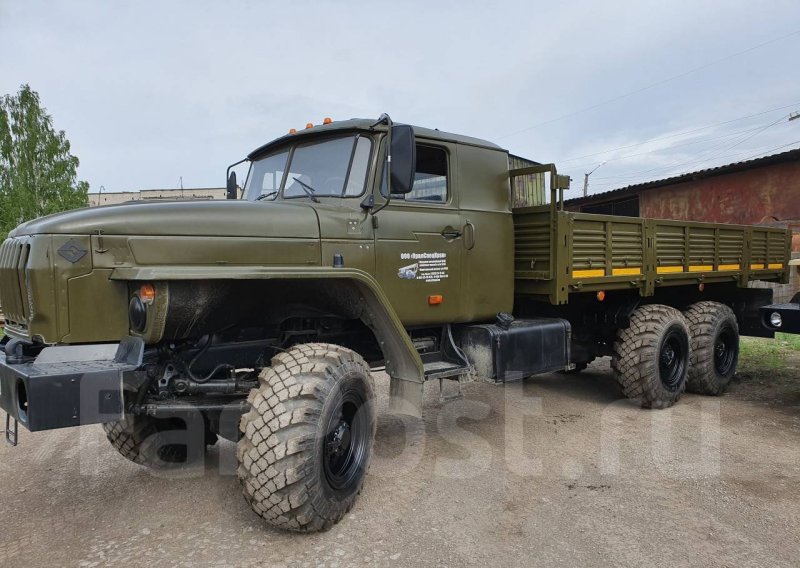 Урал 4320 тягач со спальником