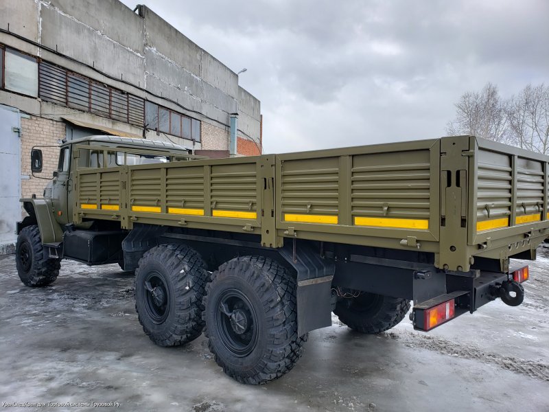 Урал-4320 бортовой со спальником