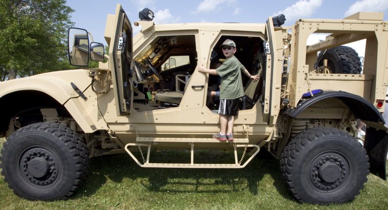 Oshkosh l-atv кабина