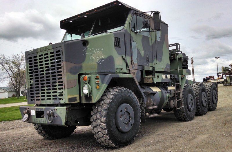 Грузовик Oshkosh m1070