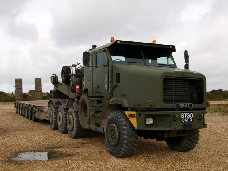 Тягач Ошкош м1070