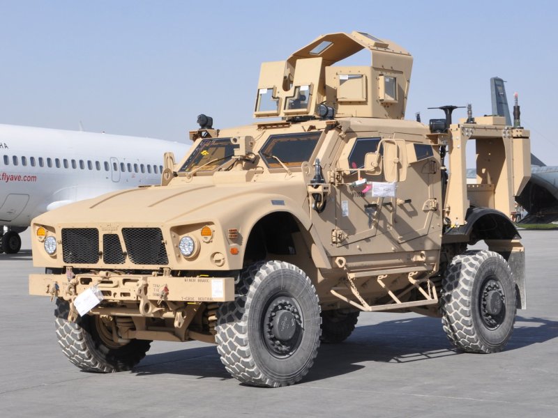Машина Oshkosh l-atv