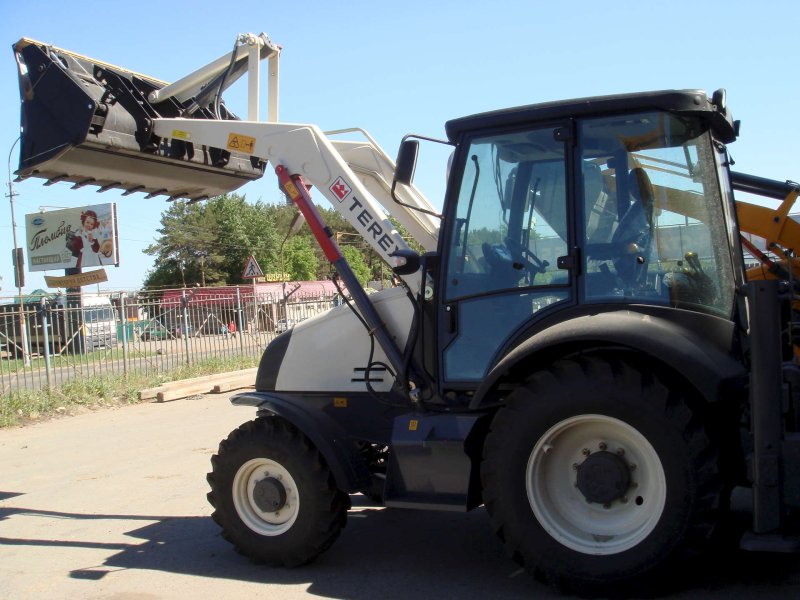 Terex TLB 825-RM
