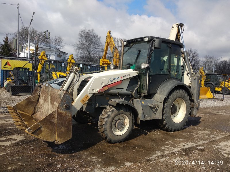 Экскаватор TLB 825-RM