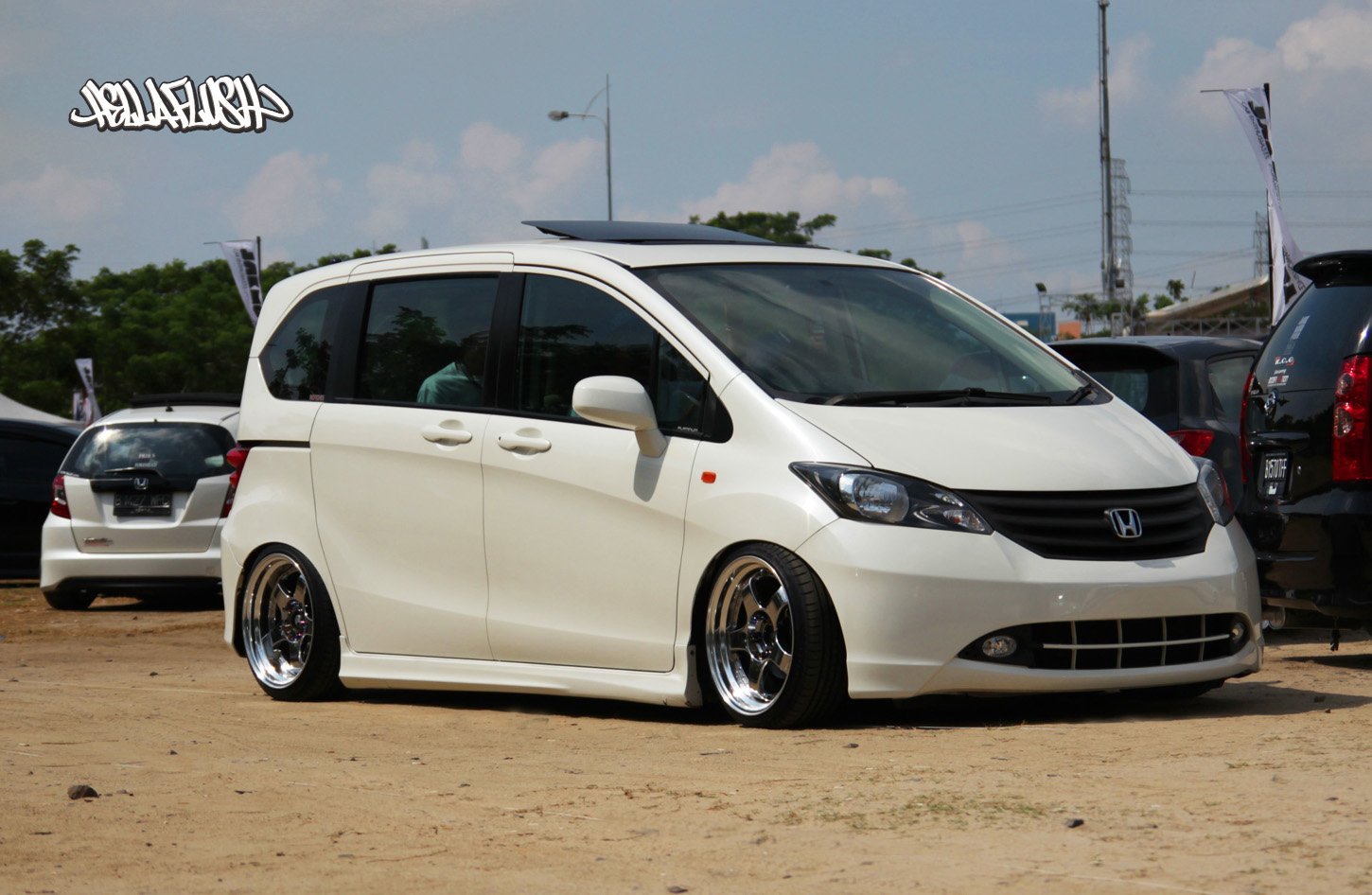 Тюнинг спайка. Honda freed r16. Honda freed 2009 Tuning. Honda freed 2 Tuning. Honda freed диски r16.