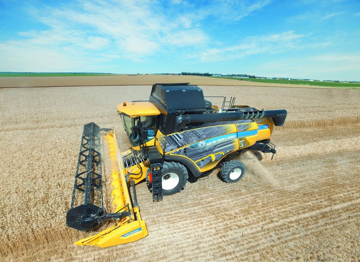 Комбайн холанд. Комбайны New Holland cx6. Комбайн New Holland CX 6.90. New Holland CX 6090. Зерноуборочный комбайн Нью Холланд.