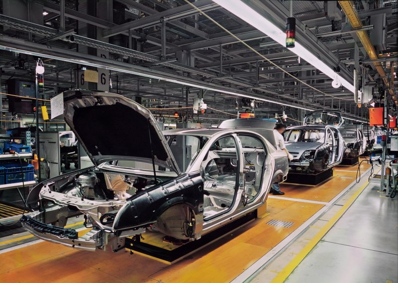 Автомобильная промышленность GM, Toyota