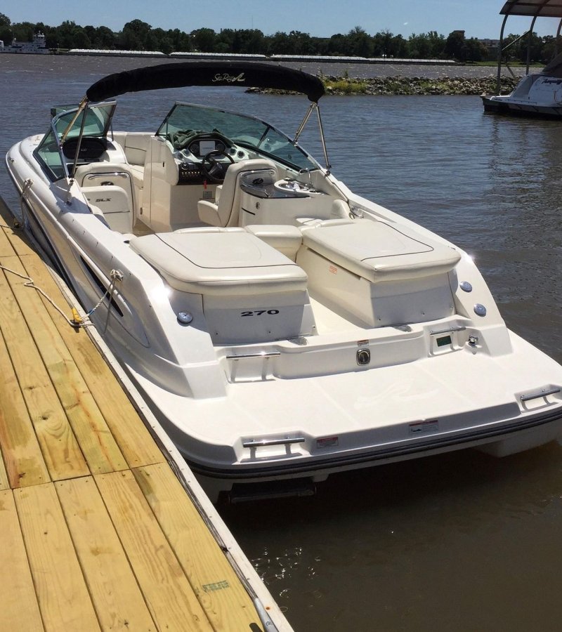 Катер Sea ray 270 Sundeck