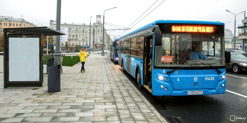Автобус общественный транспорт