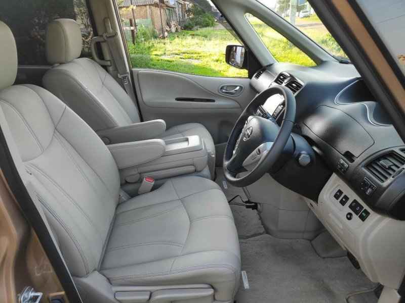Nissan Serena 2015