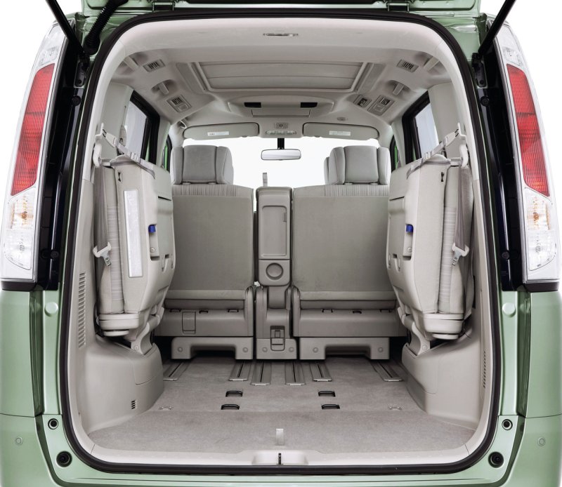 Nissan Serena c26 салон