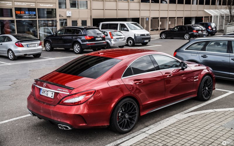 Мерседес SLS 63 AMG красный