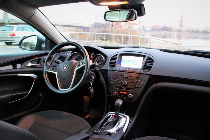 Opel Insignia Sports Tourer 2014 салон