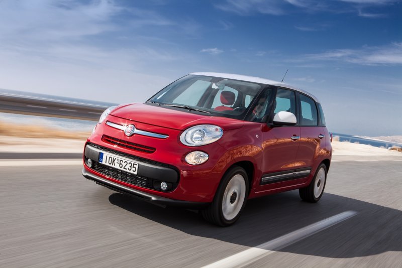 Fiat 500l красный