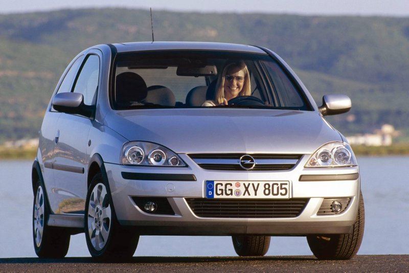 Опель Корса c 2003-2006